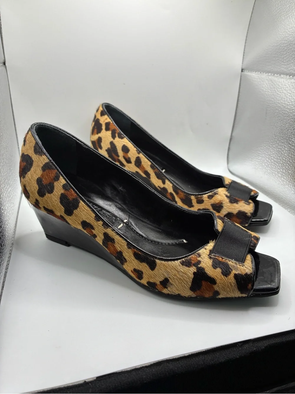 BCBGMAXAZRIA Leopard Calf Hair Peep Toe Wedge Heels Women’s 5.5B Leather Shoes
